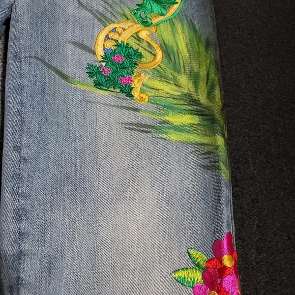 🌟Host Pick🌟VERSACE Floral Embroidered Jeans size 25 - Picture 11 of 14